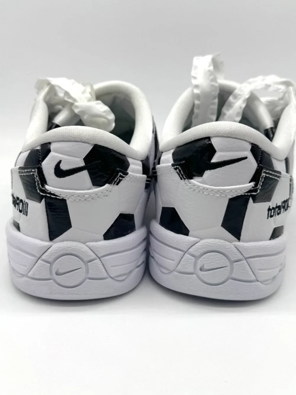 Nike Womens Total 90 Soccer Ball Shoes Black White Sz 8 New IO2388-100